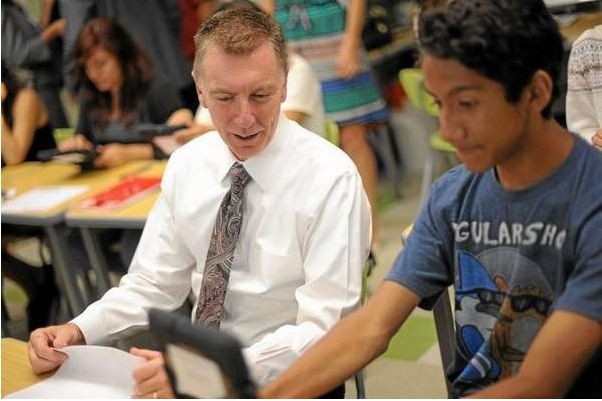 LAUSD chief John Deasy to answer iPad questions on live TV