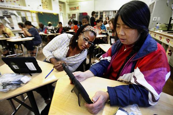 Mixed reaction to iPad rollout from L.A. teachers and administrators